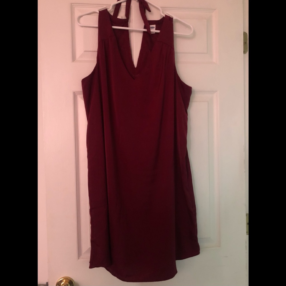 Burgundy, Maroon, Sleeveless Dress, tie at neck. Lightweight, V Neck, Cute!
